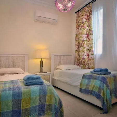 Semesterbostad Medea - 3-br Private Retreat With Pool & Terrace *