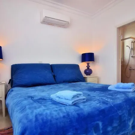 Semesterbostad Medea - 3-br Private Retreat With Pool & Terrace *