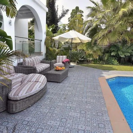 Medea - 3-br Private Retreat With Pool & Terrace Semesterbostad