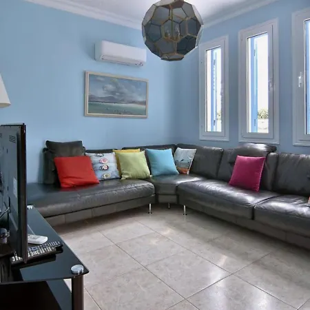 Medea - 3-br Private Retreat With Pool & Terrace Дом отдыха