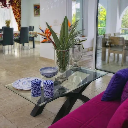 Medea - 3-br Private Retreat With Pool & Terrace *