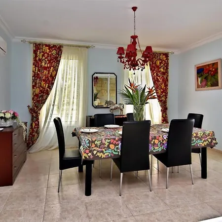 Дом отдыха Medea - 3-br Private Retreat With Pool & Terrace *