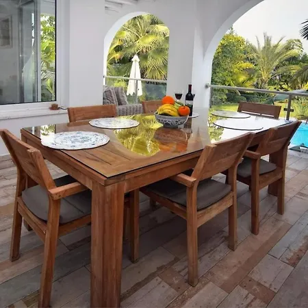 Medea - 3-br Private Retreat With Pool & Terrace Дом отдыха