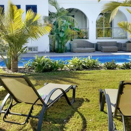 Дом отдыха Medea - 3-br Private Retreat With Pool & Terrace