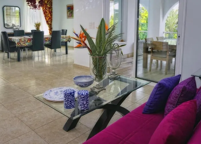 Medea - 3-br Private Retreat With Pool & Terrace *